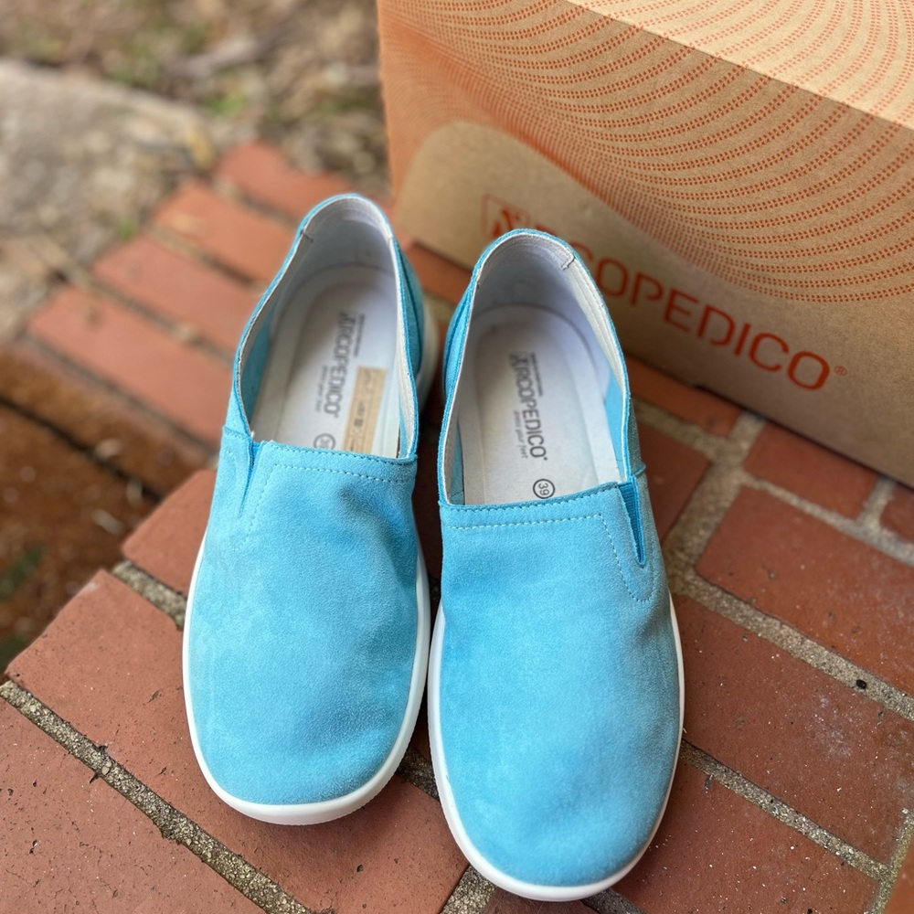 🆕 Arcopedico Aqua color Slip-On Sneaker.orthopedic comfort
Padded insoles 
Sz 39